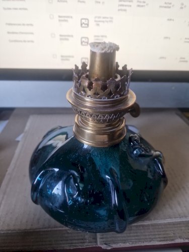 LAMPE à PETROLE  en verre soufflé , bullé, verrerie corse Felicito _ TBE