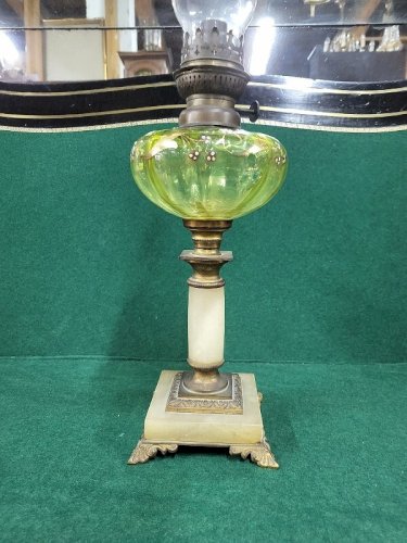 LAMPE A PETROLE MARBRE BRONZE RESERVOIR VERT