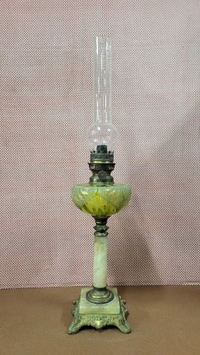 LAMPE A PETROLE PIED EN BRONZE ET MARBRE RESERVOIR EN VERRE VERT