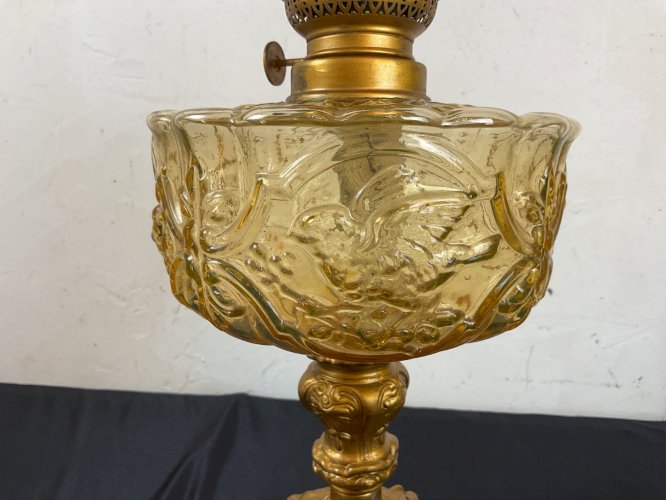 LAMPE A PETROLE XIXeme gros toupie en OURALINE .