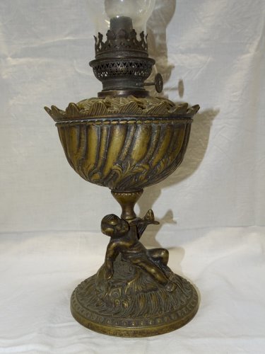 -LAMPE A PETROLE XXe EN BRONZE PIED ANGELOT JUS DE TROUVAILLES PATINE ANCIENNE D