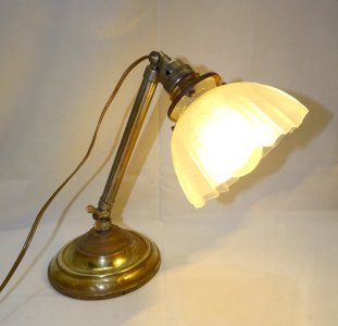 TABLE LAMP EARLY 20TH CENTURY BRONZE BASE EXTENSIBLE STEM CRACKLED GLASS SHADE