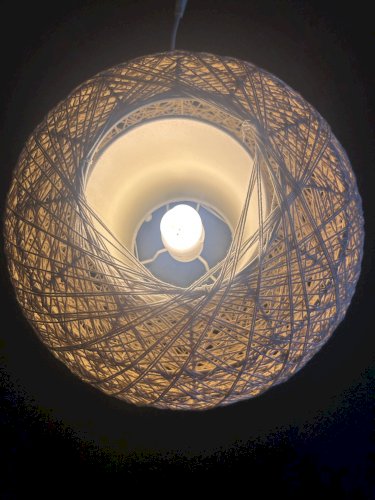 Lampe à poser en corde