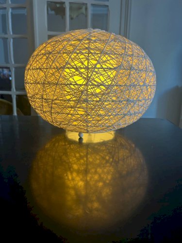 Lampe à poser en corde