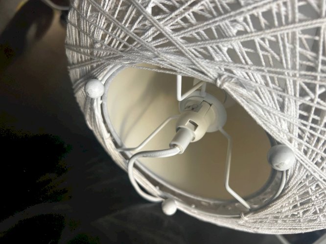 Lampe à poser en corde