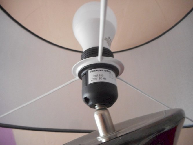 LAMPE A POSER HELIOS LA ARGENT LAURIE LUMINAIRE