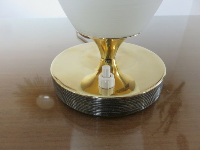LAMPE A POSER  ROYAL LUMIERE LUNEL  LAITON DOUBLE PATINE ET OPALINE 1950 60 