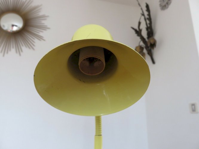 LAMPE A POSER STYLE  MEMPHIS  JAUNE PALE ANNEES 80 VINTAGE