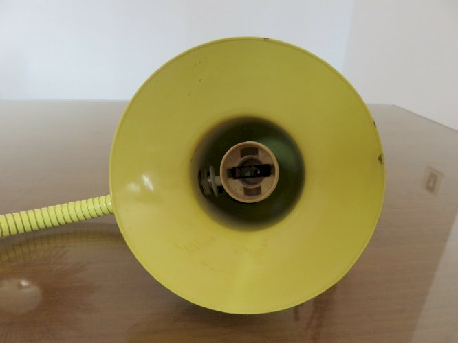 LAMPE A POSER STYLE  MEMPHIS  JAUNE PALE ANNEES 80 VINTAGE