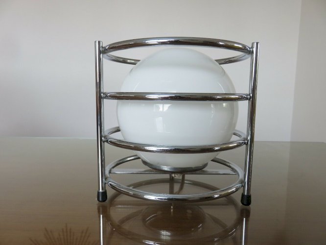 LAMPE A POSER TRIPODE EN METAL CHROME ET OPALINE ANNEES 70 VINTAGE