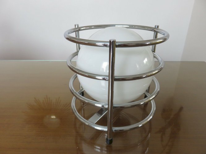 LAMPE A POSER TRIPODE EN METAL CHROME ET OPALINE ANNEES 70 VINTAGE