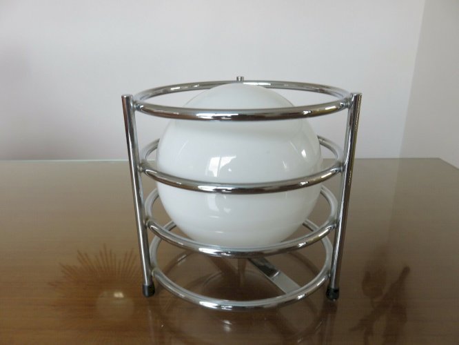 LAMPE A POSER TRIPODE EN METAL CHROME ET OPALINE ANNEES 70 VINTAGE