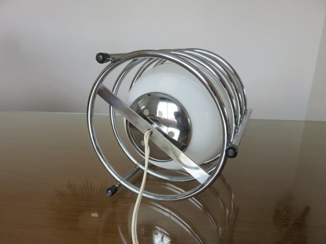 LAMPE A POSER TRIPODE EN METAL CHROME ET OPALINE ANNEES 70 VINTAGE