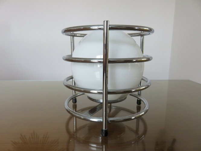 LAMPE A POSER TRIPODE EN METAL CHROME ET OPALINE ANNEES 70 VINTAGE