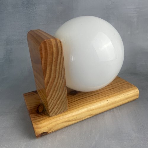 Lampe applique murale en bois pin globe boule opaline vintage