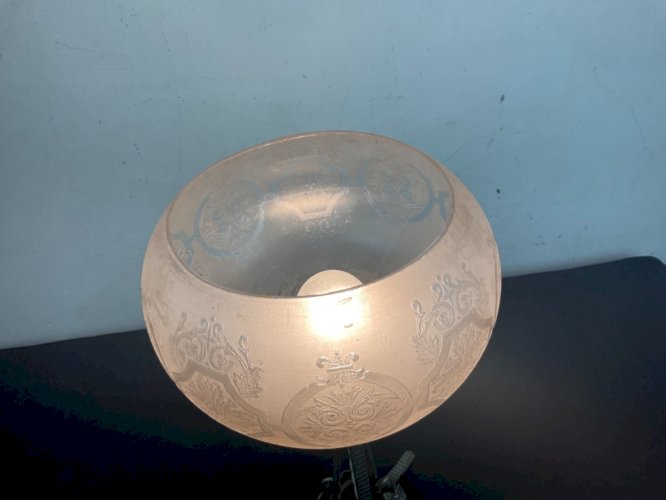 LAMPE ART DÉCO EN FER FORGÉ ET GROS GLOBE EN VERRE 1930