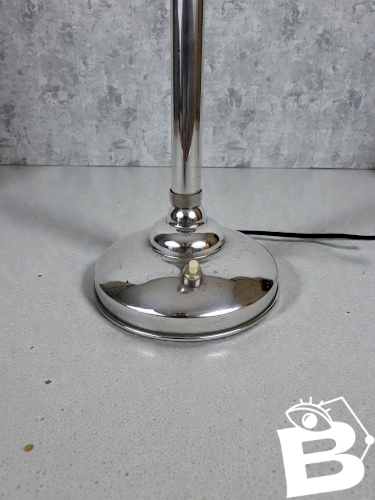 Lampe  Art déco en métal chromé
