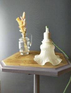 lampe baladeuse corolle de verre opaque