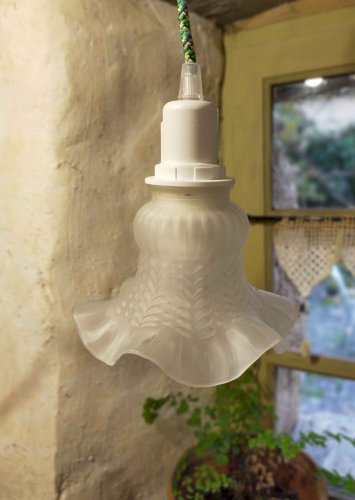 lampe baladeuse corolle de verre opaque