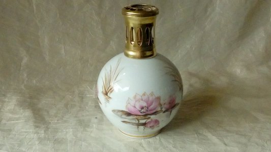 LAMPE BERGER EN PORCELAINE DE LIMOGES THARAUD FRANCE DECOR NÉNUPHAR **