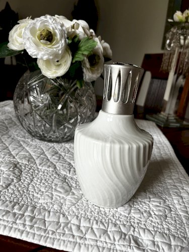        LAMPE  BERGER PORCELAINE  BLANCHE  PAR PILLIVUYT  FRANCE