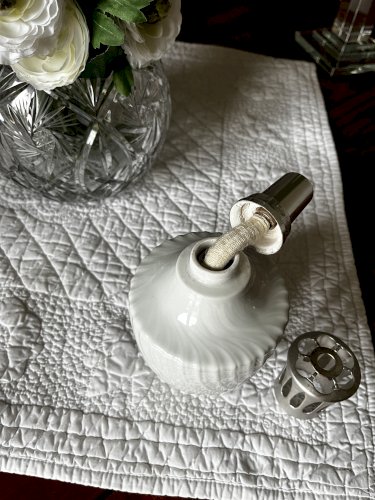        LAMPE  BERGER PORCELAINE  BLANCHE  PAR PILLIVUYT  FRANCE