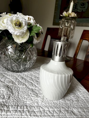        LAMPE  BERGER PORCELAINE  BLANCHE  PAR PILLIVUYT  FRANCE