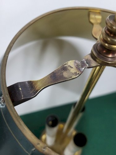 LAMPE BOUILLOTE EN BRONZE ABAT JOUR EN TÔLE VERT REF JE