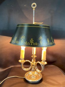 Silver-plated metal bouillotte lamp with 3 lights in hunting horn style Louis XVI Empire.