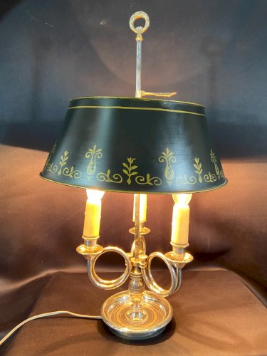 Lampe bouillotte métal argenté 3 feux aux cors de chasse style Louis XVI Empire
