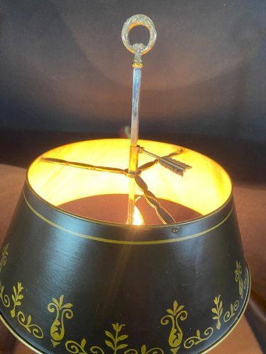 Lampe bouillotte métal argenté 3 feux aux cors de chasse style Louis XVI Empire