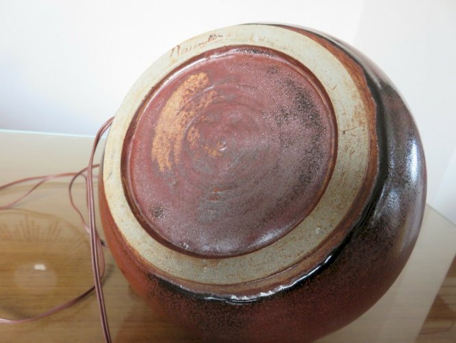 LAMPE  BOULE  EN CERAMIQUE SIGNEE ANNEES 50 60