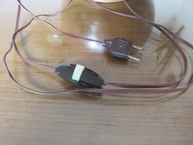 LAMPE  BOULE  EN CERAMIQUE SIGNEE ANNEES 50 60