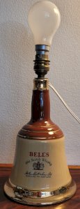 Lampe bouteille Bell's Scotch whisky en faïence 1973 - 1990