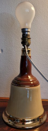 Lampe bouteille Bell's Scotch whisky en faïence 1973 - 1990