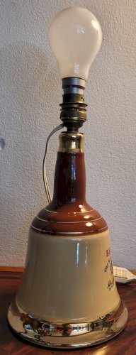 Lampe bouteille Bell's Scotch whisky en faïence 1973 - 1990