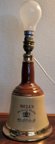 Lampe bouteille Bell's Scotch whisky en faïence 1973 - 1990