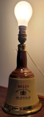 Lampe bouteille Bell's Scotch whisky en faïence 1973 - 1990