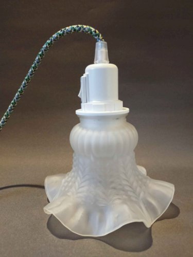 Lampe corolle de verre opaque - douille interrupteur