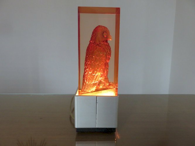 LAMPE DAMBIANCE EN RESINE A INCLUSION PIERRE GIRAUDON CHOUETTE OU HIBOU 1960 