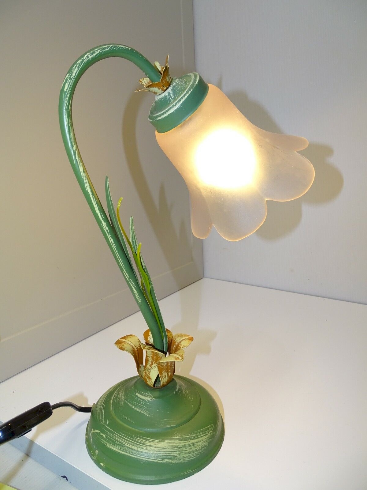 YATOSEEN Lampe Tulipe LED - Veilleuse Fleur Avec Vase Céramique Pour Chambre, Salon Et Bureau - Décoration Romantique Lumineuse