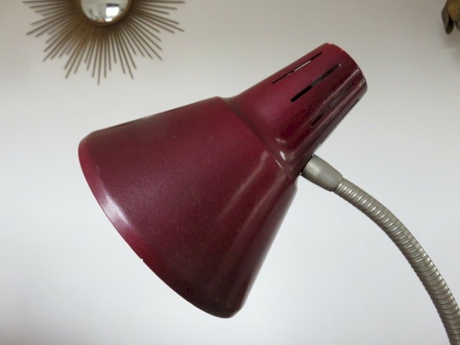 LAMPE DE BUREAU COULEUR BORDEAUX STYLE INDUSTRIEL ANNEES 60 70 VINTAGE