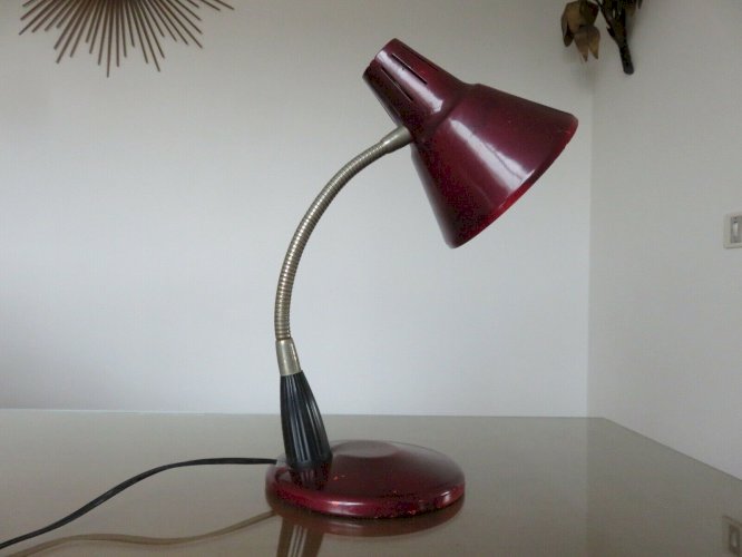LAMPE DE BUREAU COULEUR BORDEAUX STYLE INDUSTRIEL ANNEES 60 70 VINTAGE