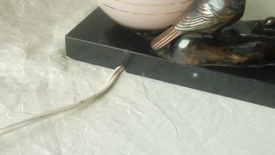 LAMPE DE CHEVET EN REGULE ET MARBRE OISEAU ESCARGOT ART DECO 1940-1950 **