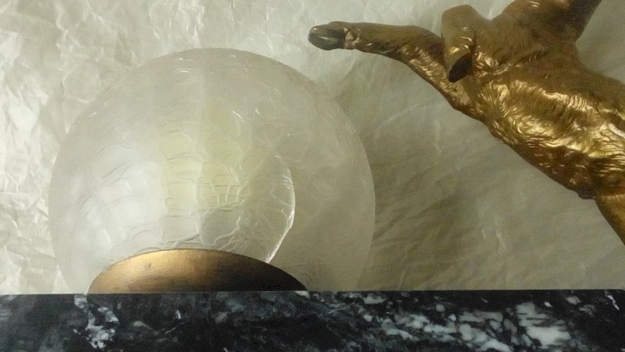LAMPE DE CHEVET EN REGULE ET MARBRE OISEAU ESCARGOT ART DECO 1940-1950 **