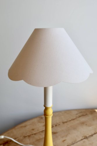 Lampe de chevet vintage en bois peint jaune – Abat-jour