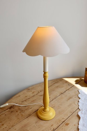 Lampe de chevet vintage en bois peint jaune – Abat-jour