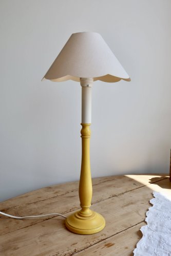Lampe de chevet vintage en bois peint jaune – Abat-jour