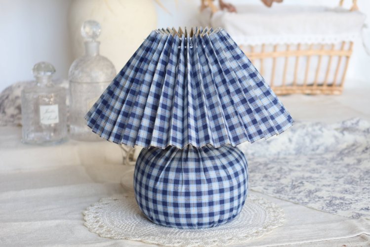 Lampe de chevet vintage Jacadi tissu écossais bleu et blanc