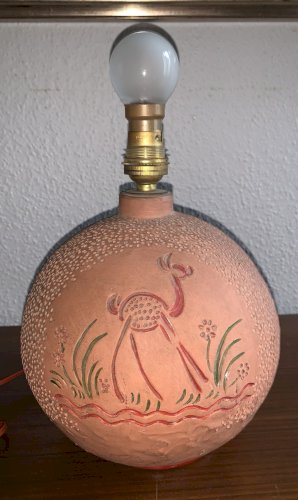 Lampe de salon vintage en terre cuite décor incisé animalier 1950's